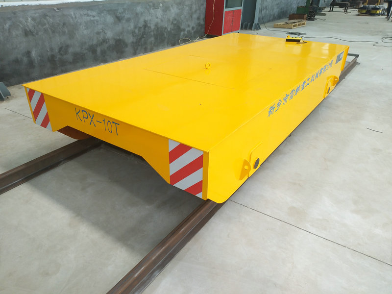 10 tun baterií železniční elektromobil