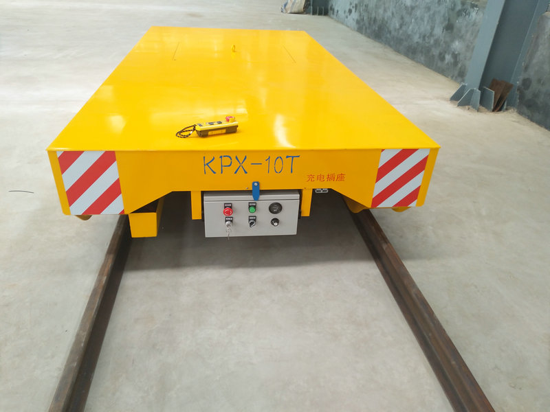 10 tun baterií železniční elektromobil